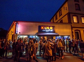 Kino ŻeglarzKino z zewnątrz