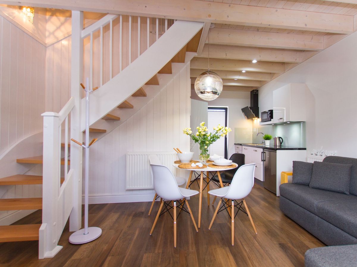 Nowoczesny apartament w Dębkach z balkonem i aneksem kuchennym